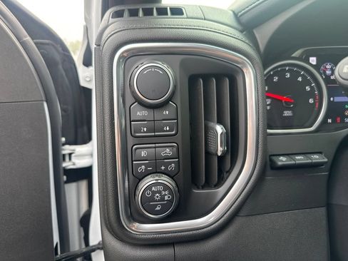 Used 2019 Chevrolet Silverado 1500 High Country w/ Technology Package AWD/4WD image 31