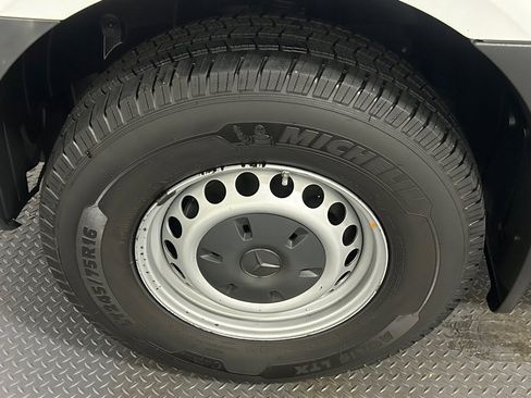 Used 2019 Mercedes-Benz Sprinter 2500 image 21