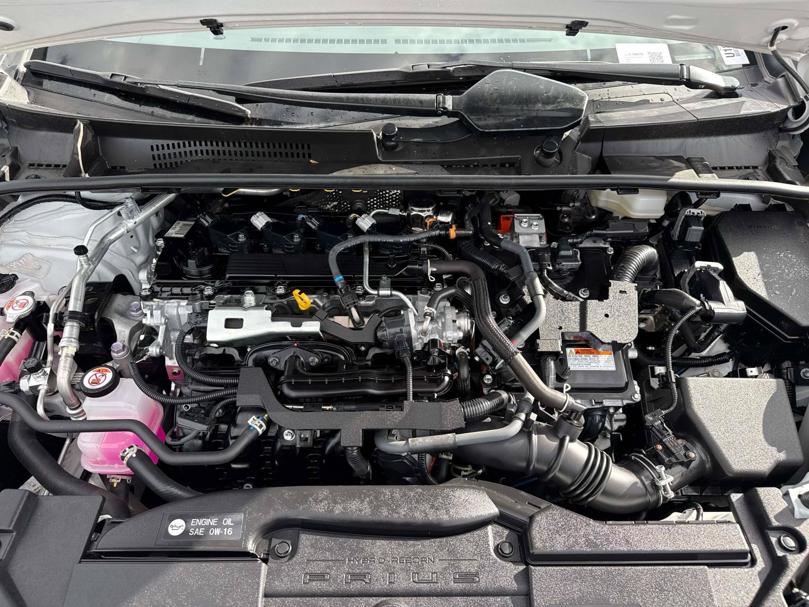 Used 2025 Toyota Prius LE FWD image 9