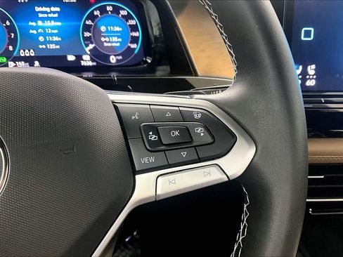 Used 2025 Volkswagen Atlas Cross Sport SE w/ Panoramic Sunroof Package FWD image 25