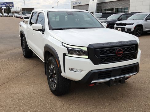 Used 2023 Nissan Frontier PRO-4X w/ Technology Package image 6