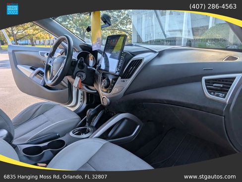 Used 2013 Hyundai Veloster w/ Style Pkg FWD image 12