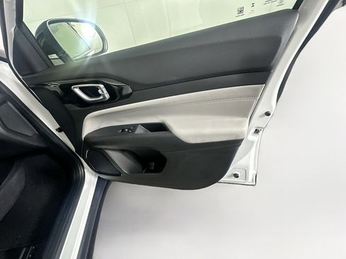 Used 2025 Jeep Compass Limited image 30