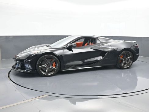 Used 2025 Chevrolet Corvette Z06 image 2