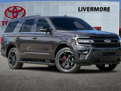 Used 2024 Ford Expedition Limited AWD/4WD image 2