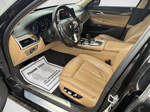 Used 2018 BMW 740e xDrive image 9