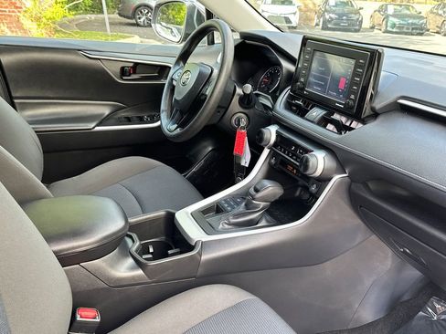 Used 2022 Toyota RAV4 LE AWD/4WD image 10