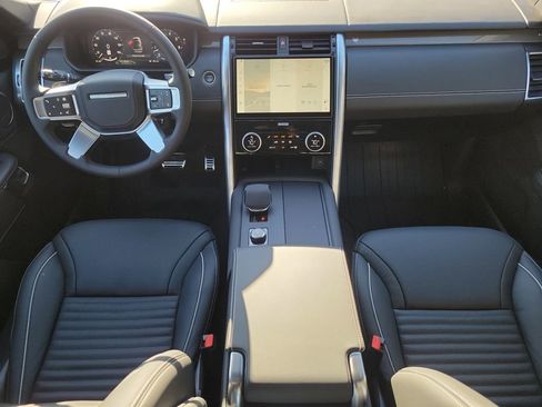 New 2024 Land Rover Discovery Metropolitan Edition image 25