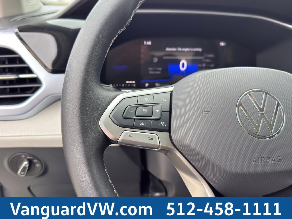 Used 2025 Volkswagen Taos SE FWD image 17
