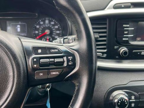 Used 2016 Kia Sorento LX w/ LX Convenience Package image 19