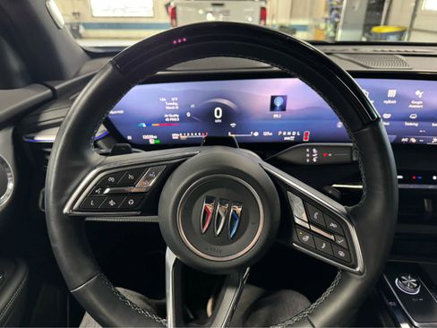 Certified 2025 Buick Enclave Avenir image 19