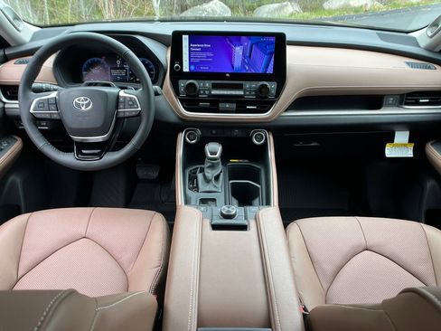 New 2026 Toyota Grand Highlander AWD image 13