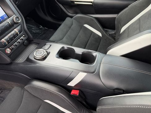 Used 2022 Ford Mustang Shelby GT500 w/ Carbon Fiber Track Pack RWD image 18