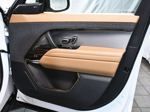 Used 2024 Land Rover Range Rover Sport SE image 19