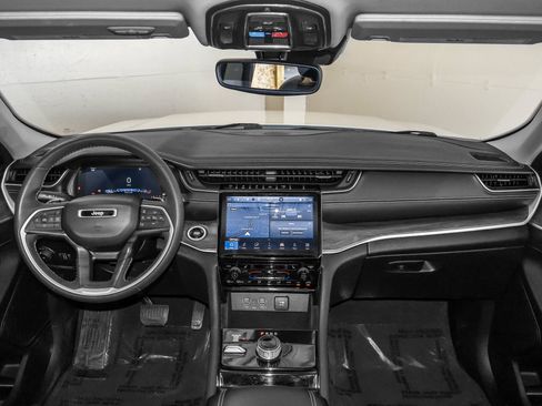 Used 2023 Jeep Grand Cherokee Limited AWD/4WD image 25