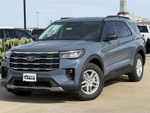 New 2026 Ford Explorer Active w/ Active Comfort Package image 2