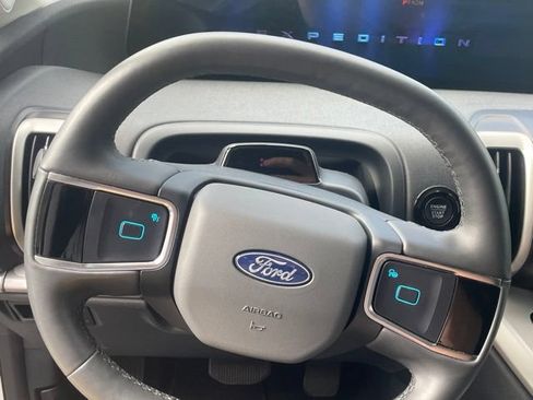Used 2025 Ford Expedition Active RWD image 13