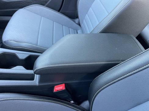 Used 2025 Volkswagen Jetta SE w/ Sunroof Package image 17