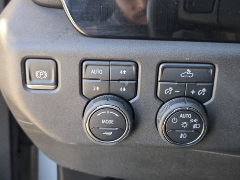 Used 2024 Chevrolet Silverado 1500 LT Trail Boss w/ Protection Package image 20