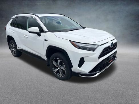 Used 2023 Toyota RAV4 SE w/ Weather & Moonroof Package AWD/4WD image 8