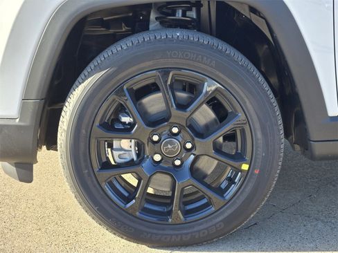 New 2026 Jeep Compass Latitude image 10