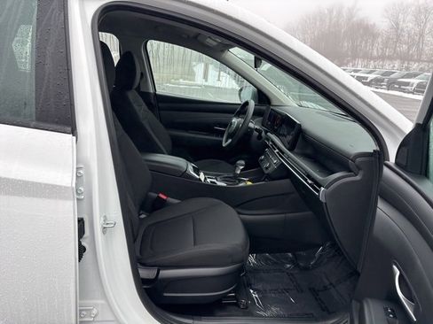 Used 2025 Hyundai Tucson SE image 27