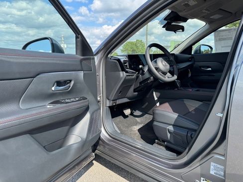 New 2025 Nissan Kicks SR image 13