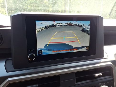 Used 2024 Toyota Tacoma SR5 AWD/4WD image 17