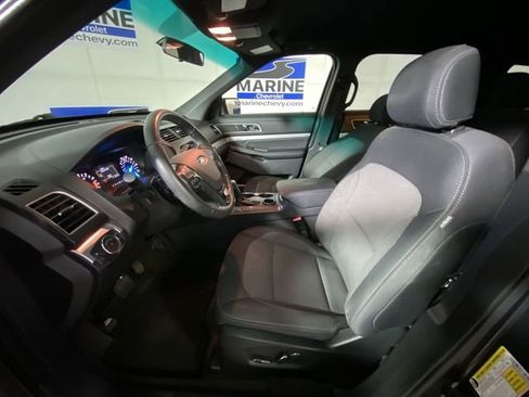 Used 2017 Ford Explorer XLT FWD image 23