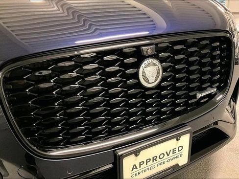 Certified 2025 Jaguar F-PACE R-Dynamic S image 31