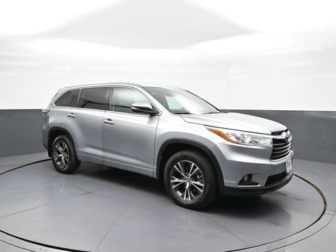 Certified 2016 Toyota Highlander XLE AWD/4WD image 4