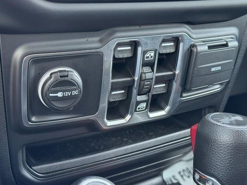 Used 2022 Jeep Wrangler Unlimited Sport AWD/4WD image 22