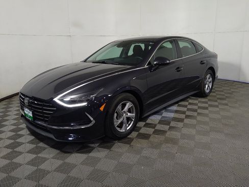 Used 2023 Hyundai Sonata SE w/ Preferred Accessory Package FWD image 2