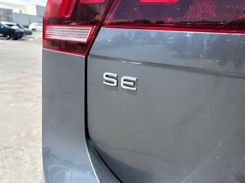Used 2022 Volkswagen Tiguan SE R-Line AWD/4WD image 15