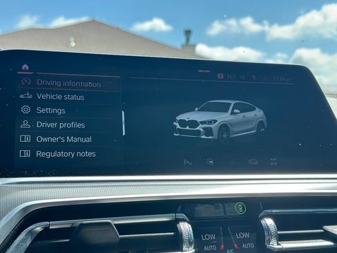 Used 2022 BMW X6 xDrive40i w/ M Sport Package AWD/4WD image 39