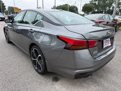 Used 2023 Nissan Altima 2.5 SR w/ SR Premium Package FWD image 5