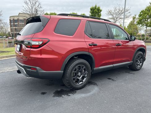 Certified 2025 Honda Pilot TrailSport image 9