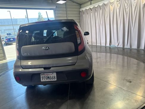 Used 2017 Kia Soul FWD image 6