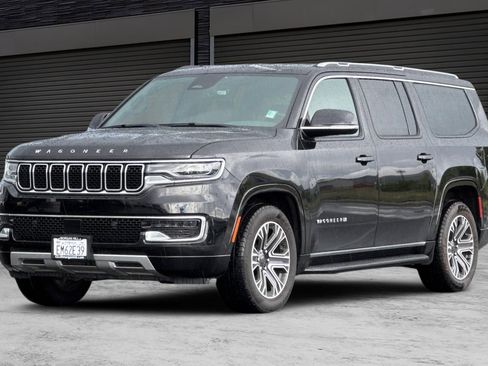 Used 2024 Jeep Wagoneer L Series II w/ Flexible Seating Group RWD image 9
