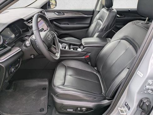 Used 2023 Jeep Grand Cherokee 4WD 4xe w/ Luxury Tech Group II image 16