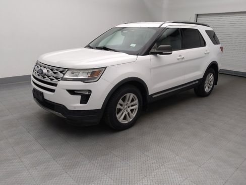 Used 2019 Ford Explorer XLT w/ Equipment Group 202A AWD/4WD image 2