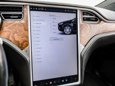 Used 2017 Tesla Model X 90D image 31