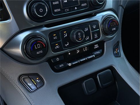 Used 2018 Chevrolet Suburban LT AWD/4WD image 26