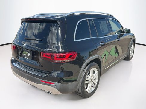 Used 2023 Mercedes-Benz GLB 250 4MATIC w/ Premium Package image 9