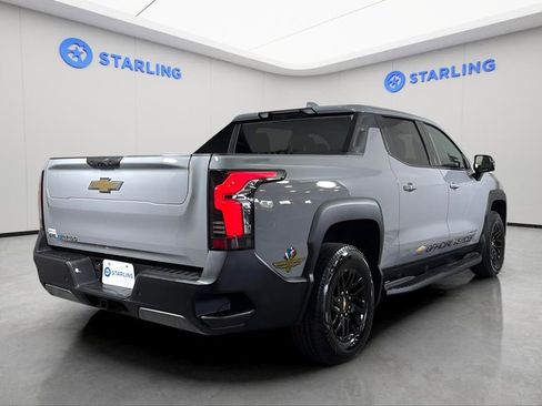 Used 2025 Chevrolet Silverado EV LT image 8