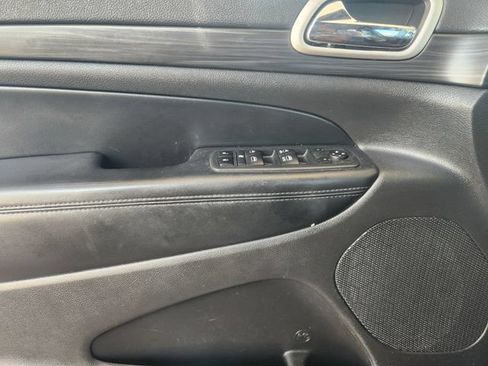 Used 2020 Jeep Grand Cherokee Altitude RWD image 21