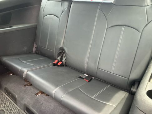 Used 2017 Chevrolet Traverse LT FWD image 29