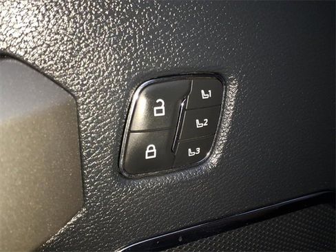 Used 2022 Ford F350 Lariat w/ Chrome Package image 12