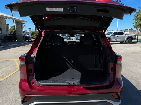 Used 2021 Toyota Highlander XSE image 12