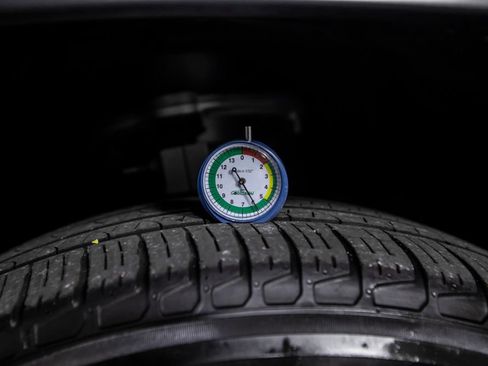 Used 2023 Land Rover Defender 110 S AWD/4WD image 40